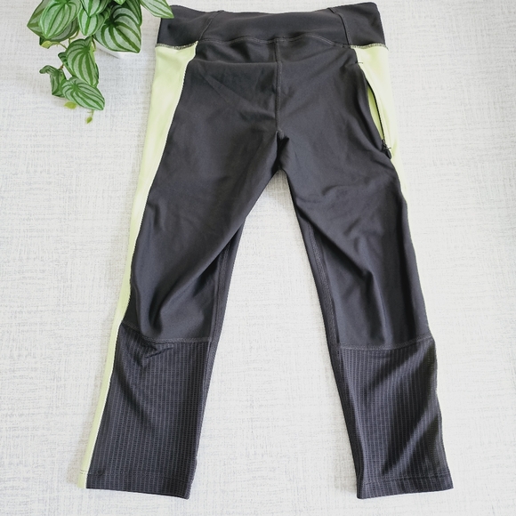 🆕️UNDER ARMOUR Compression Tight Capris Athletic Legging SZ Medium - Picture 11 of 11